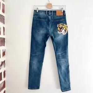 GUCCI★素敵！EMBROIDERED FLOWER ROARING TIGER JEANS GUCCI EMBROIDERED FLOWER ROARING TIGER JEANS Denim pants